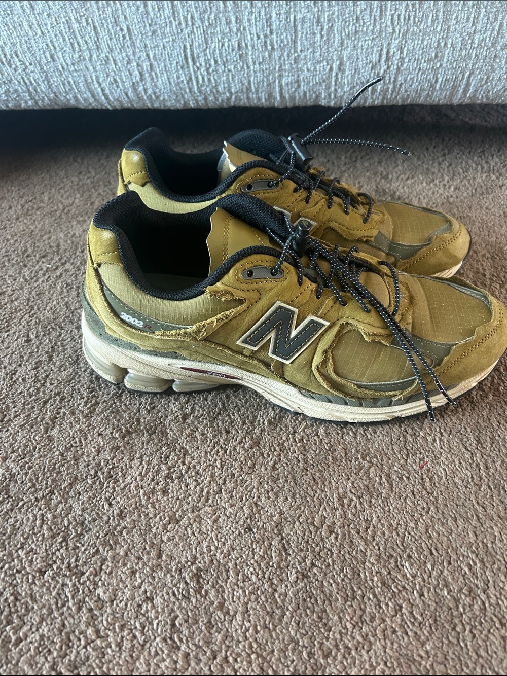New Balance Men’s Olive/Tan Athletic Sneakers